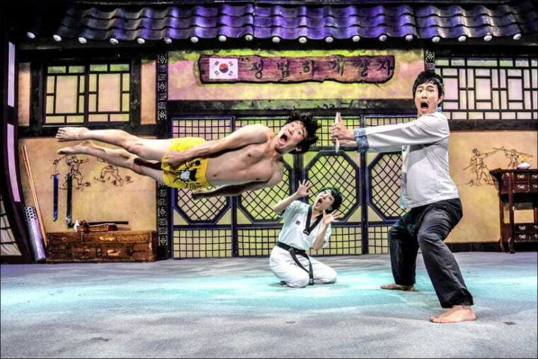 seoul-comic-martial-arts-performance-jump