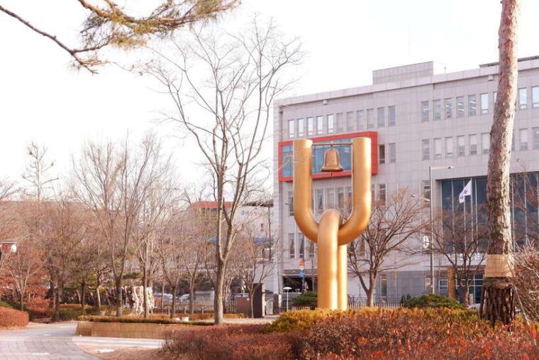 seoul-dmz-peace-trail-barracks-aegibong-war-museum-tour