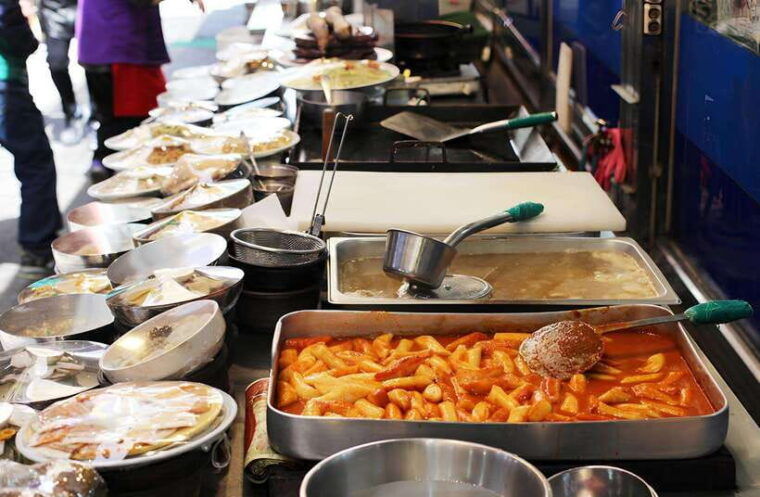 seoul-guided-street-food-tour-at-namdaemun-market