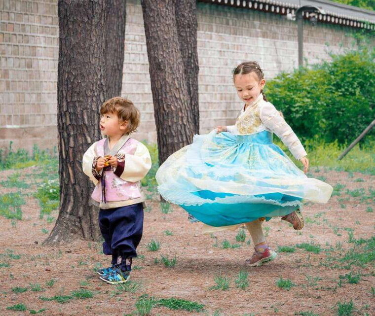 seoul-hanbok-rental-with-gyeongbokgung-palace-entry