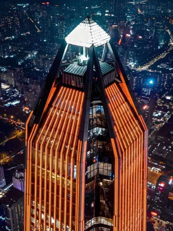 shenzhen-tallest-building-with-luxury-meal-on-highest-floor