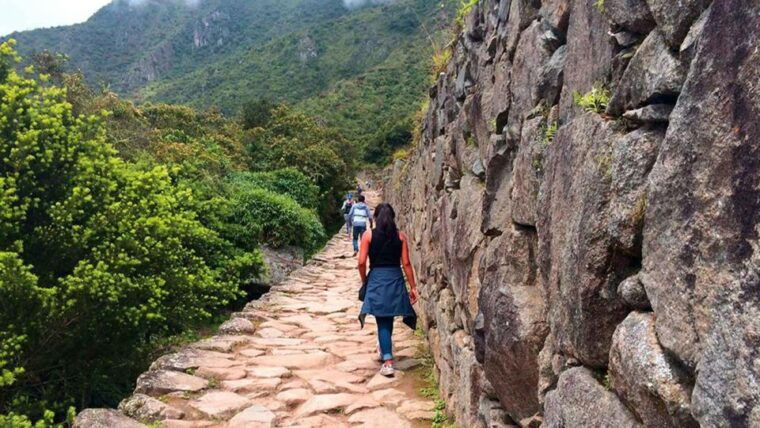 short-inca-trail-to-machu-picchu-2d-1n-5
