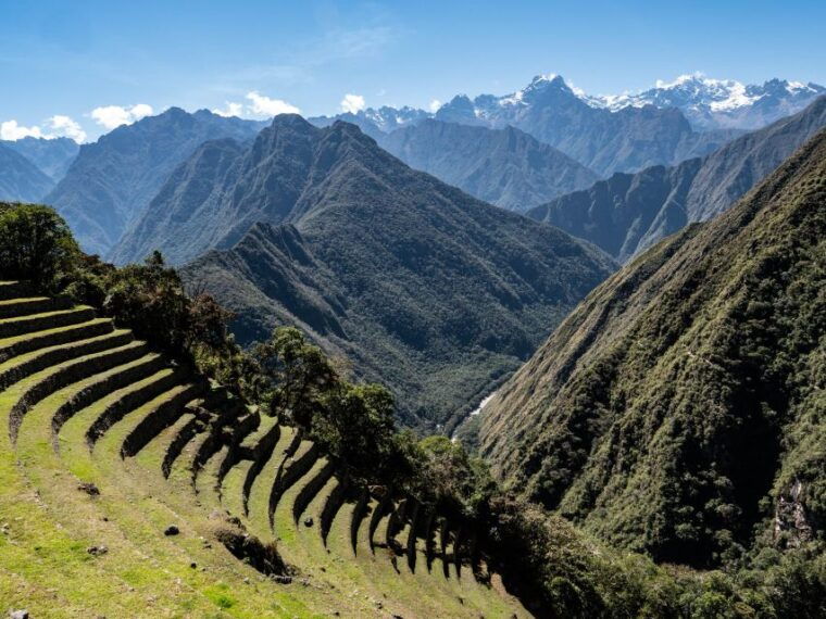short-inca-trail-trek-to-machupicchu-premium-tour