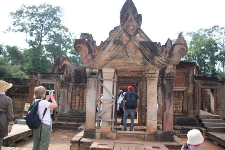 siem-reap-banteay-srei-and-kbal-spean-day-trip