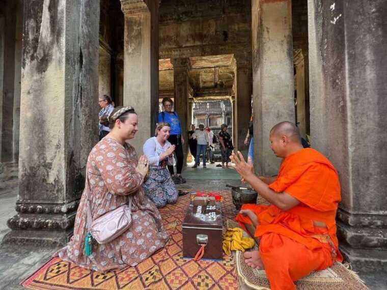 siem-reap-e-bike-guided-tour-of-angkor-wat-with-local-lunch