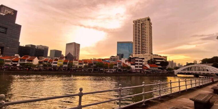 singapore-sunset-city-tour-by-kick-scooter