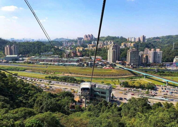 sip-savor-%f0%9f%9a%a0-maokong-tea-shenkeng-tofu-private-day-tour