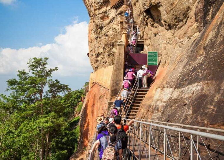 sri-lanka-sigiriya-dambulla-highlights-day-tour-and-safari