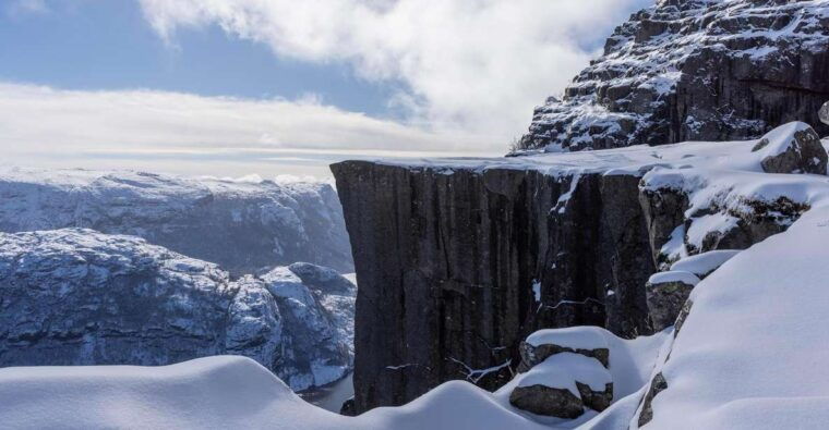 stavanger-preikestolen-winter-hike-hot-lunch