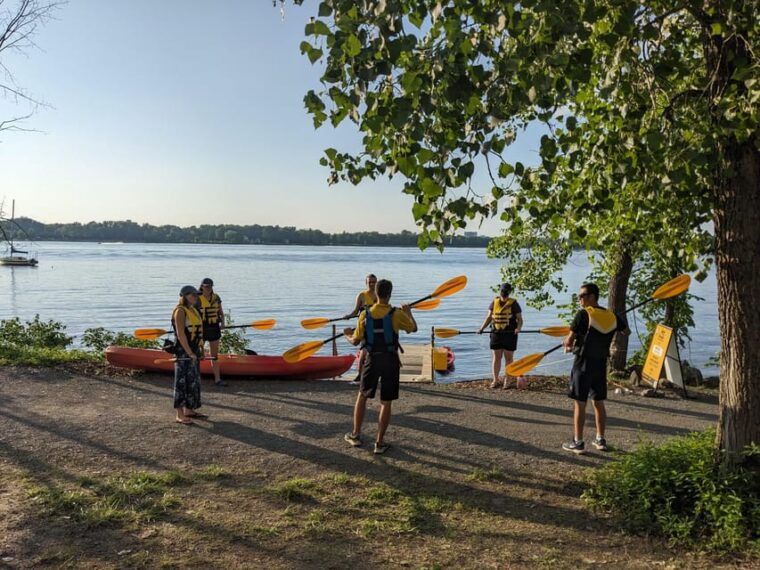 sunset-kayak-tour-in-downtown-ottawa-and-gatineau