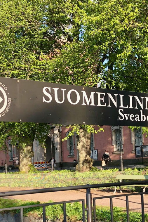 suomenlinna-tour-in-french-with-doro
