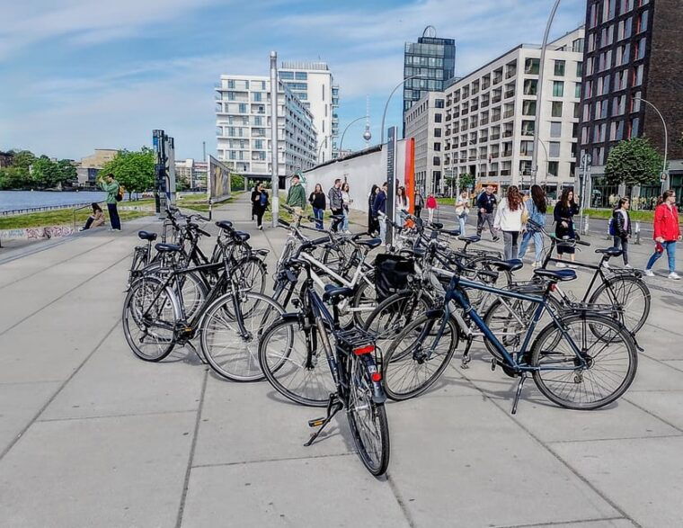 the-berlin-east-west-wall-tour-all-top-sights-by-bike