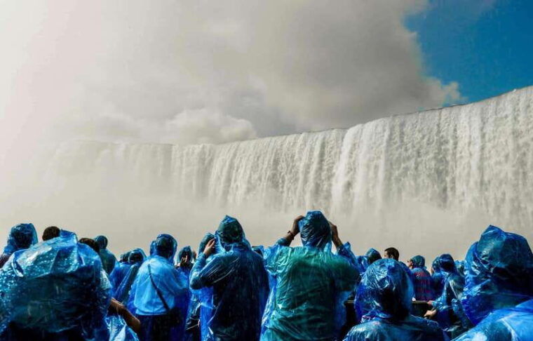 toronto-niagara-falls-boat-ride-journey-behind-the-falls