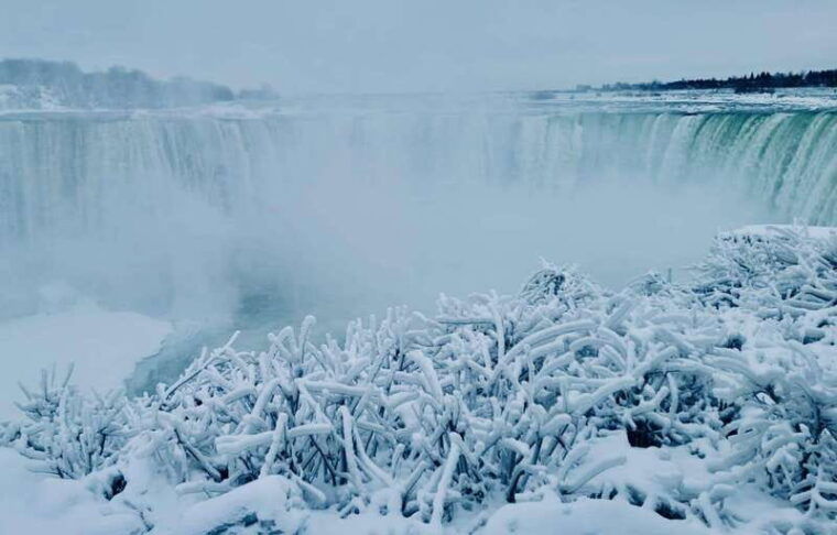 toronto-winter-niagara-falls-tour-with-attractions-package