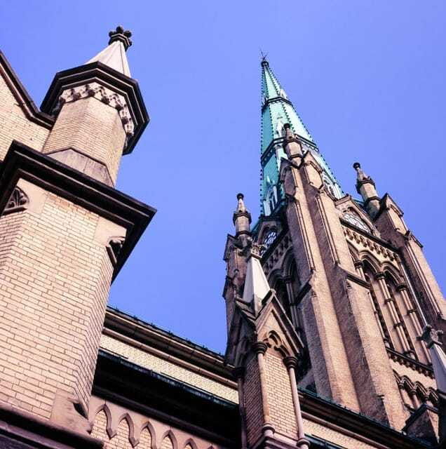 torontos-holiday-magic-a-christmas-walking-tour
