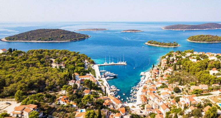 trogir-blue-lagoon-maslinica-and-solinska-bay-boat-tour