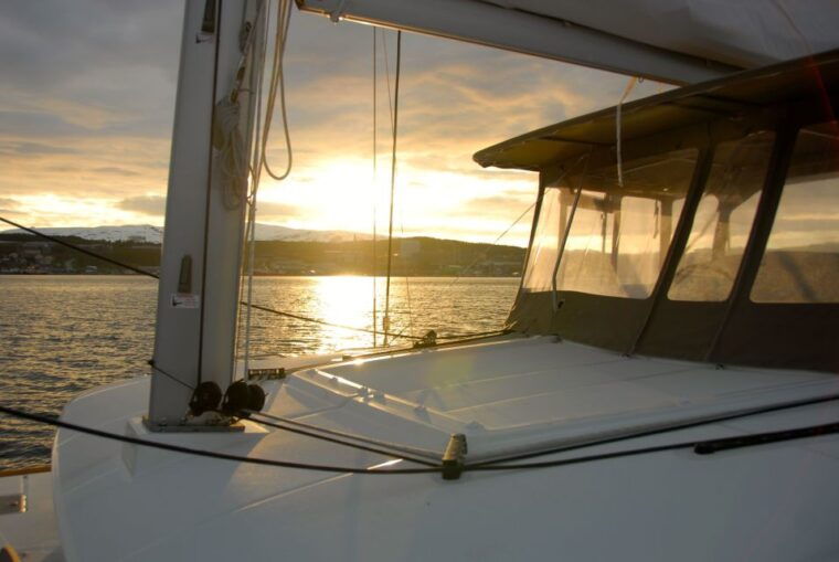 tromso-midnight-sun-cruise-in-a-luxury-catamaran