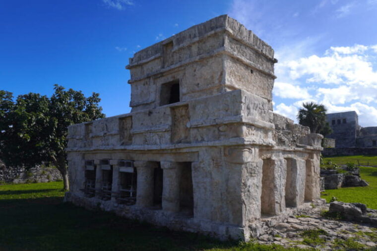 tulum-ruins-archaeological-zone-guided-walking-tour
