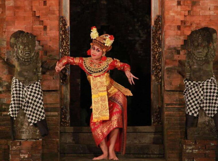 ubud-legong-sacred-sanghyang-ramayana-ballet-show-ticket