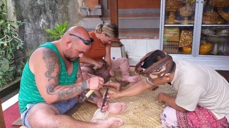 ubud-wood-carving-class-with-balinese-artisans