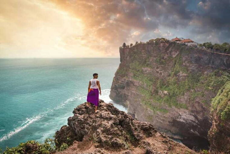 uluwatu-sunset-temple-kecak-dance-show-seafood-dinner
