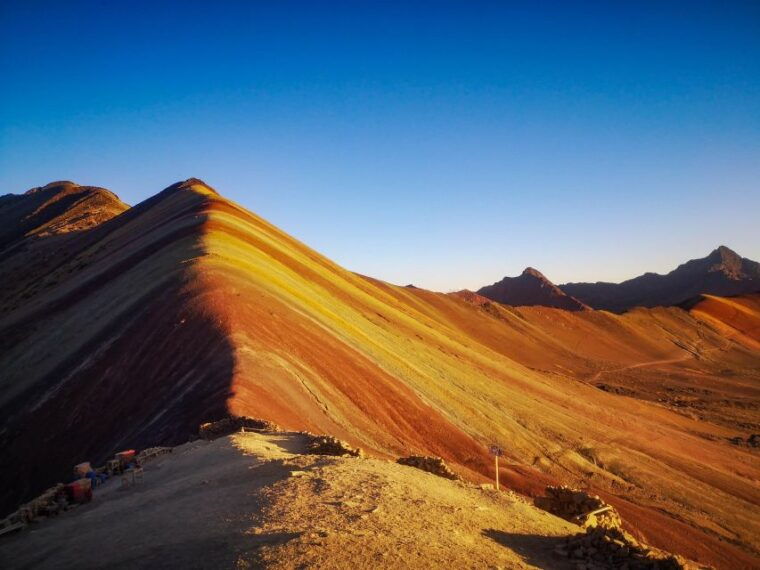 unforgettable-adventure-ausangate-trek-rainbow-mountain