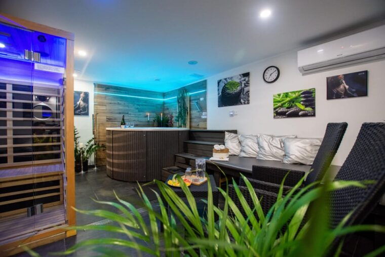 unique-private-spa-with-jacuzzi-and-sauna-in-prague
