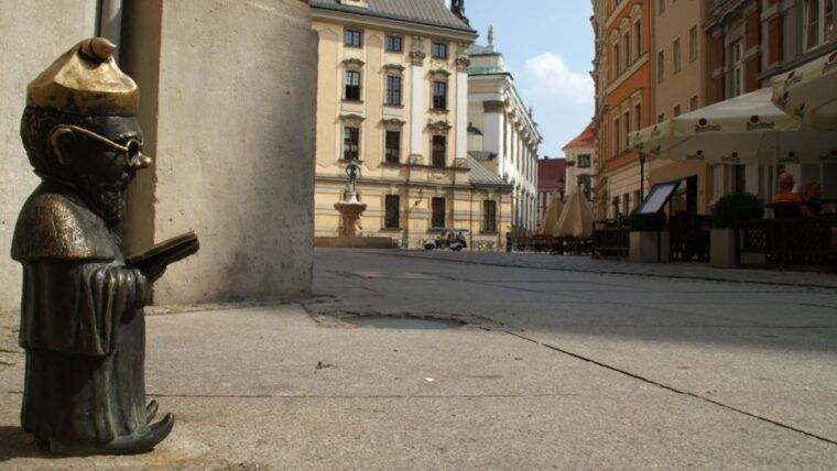 university-of-wroclaw-discover-this-place-with-a-guide