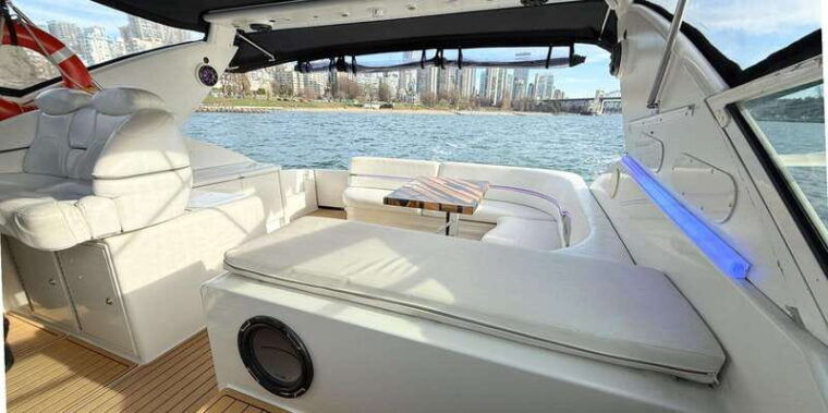 vancouver-2-hour-luxury-yacht-cruise-for-adults-only