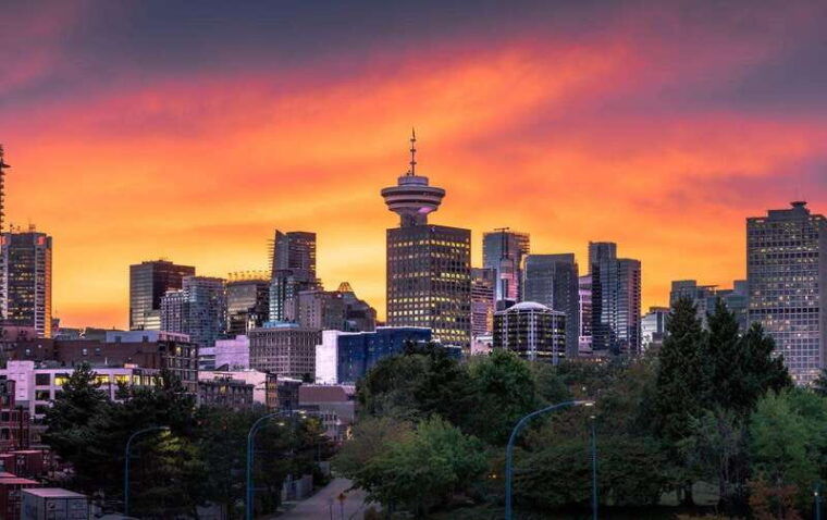 vancouver-attractions-by-twilight-guided-tour-with-dinner