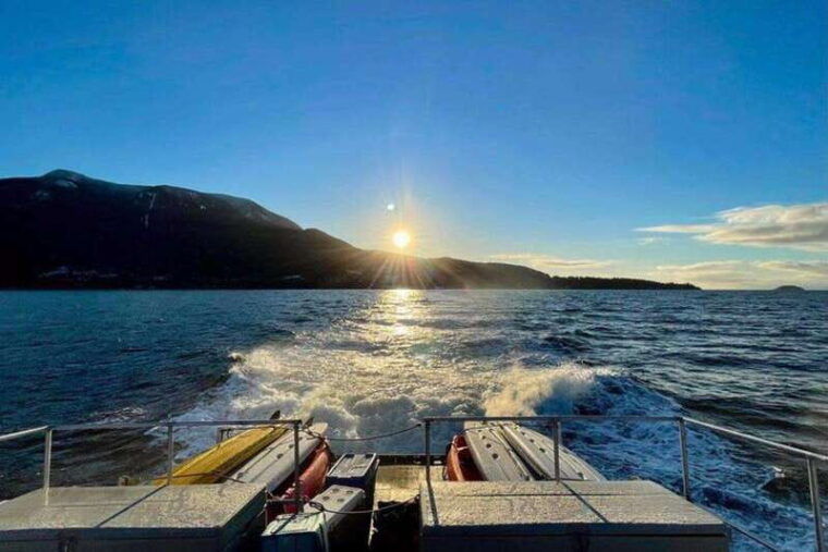 vancouver-sunset-boat-cruise-with-complementary-bubbly