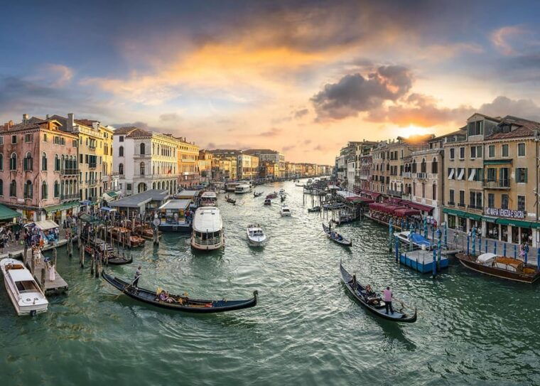 venetian-gondola-serenade-a-romantic-journey-private
