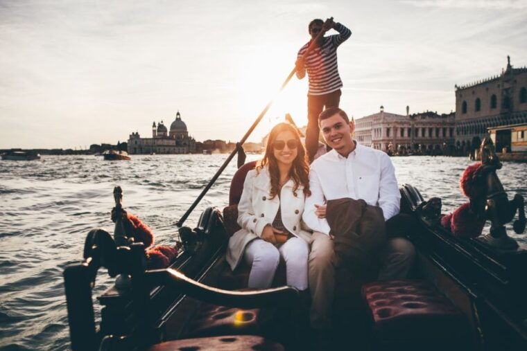 venice-private-gondola-ride-with-professional-photographer