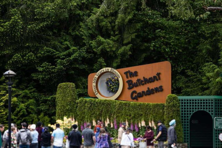 victoria-city-highlights-and-butchart-gardens-tour