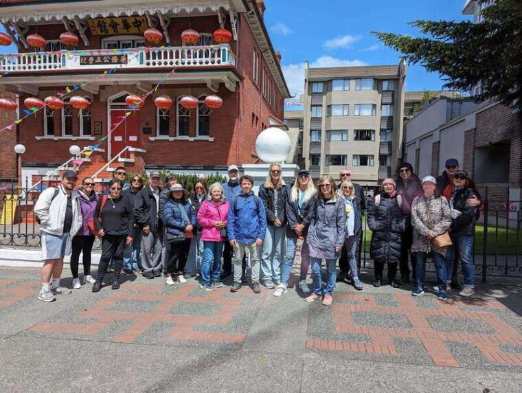victoria-tips-based-city-highlights-walking-tour-2-5-hour