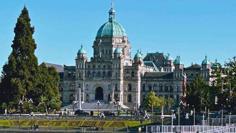 victorias-city-highlights-butchart-gardens-private-tour