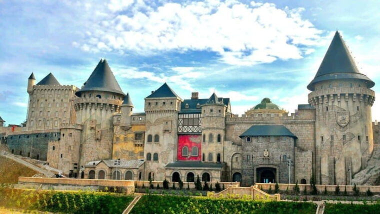 visit-ba-na-hills-golden-bridge-full-day-with-a-tour-guide