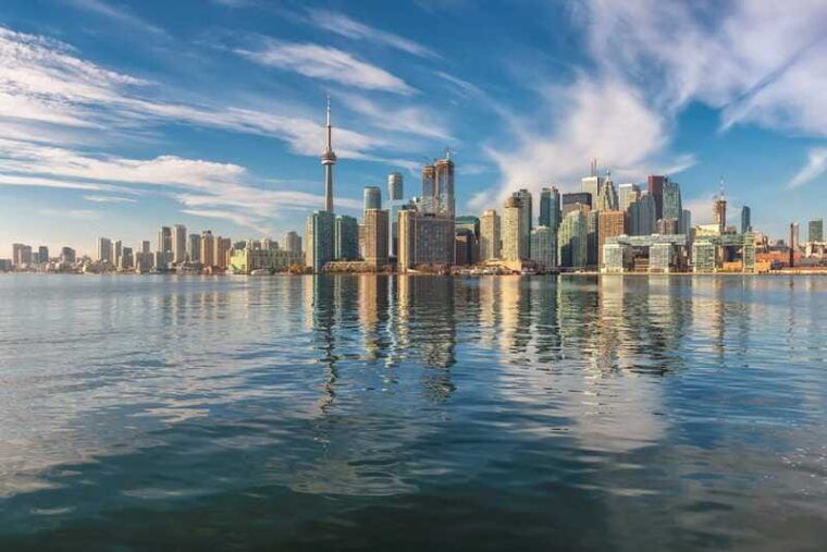walking-tour-in-downtown-toronto