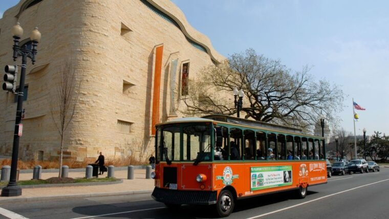 washington-dc-old-town-hop-on-hop-off-trolley-city-tour