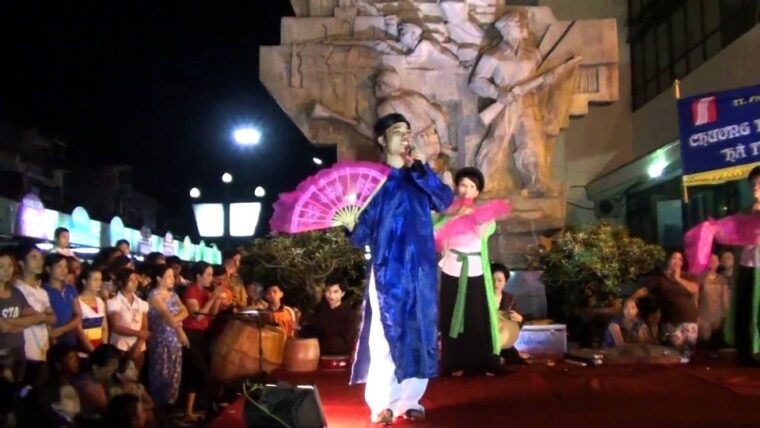 weekend-hanoi-night-market-street-food-tour