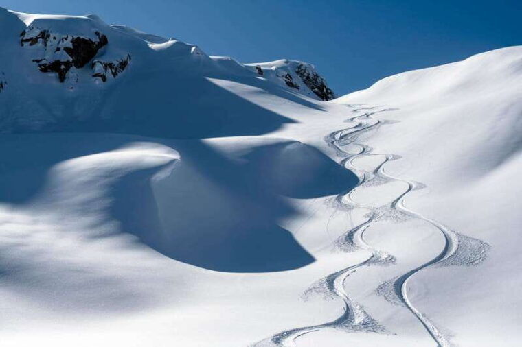 whistler-glacier-helicopter-tour-over-wedge-mountain