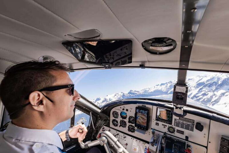 whistler-mountains-and-glaciers-tour-by-seaplane