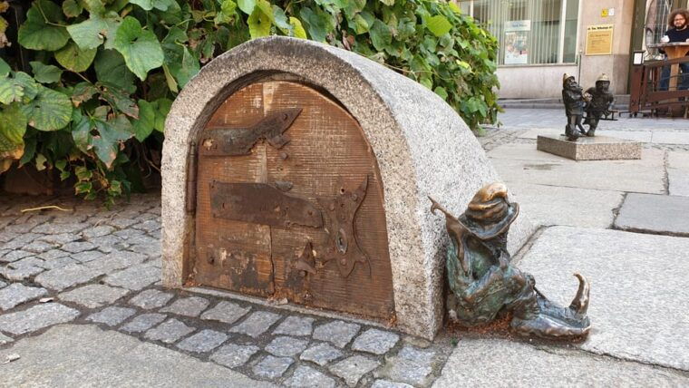 wroclaw-following-the-dwarfs-see-the-city-differently-2h