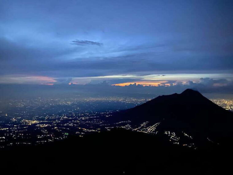 yogyakarta-1-day-trip-mount-merbabu-sunrise-hike