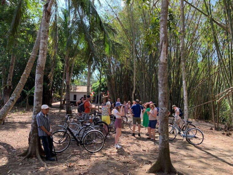 yogyakarta-borobudur-climb-to-the-top-included-cycling-tour