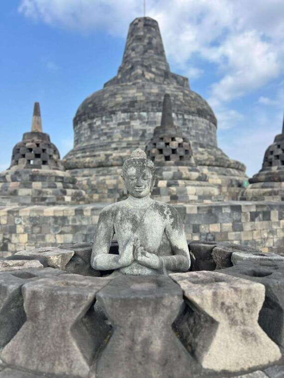 yogyakarta-borobudur-sunrise-from-setumbu-hill-and-climb-up