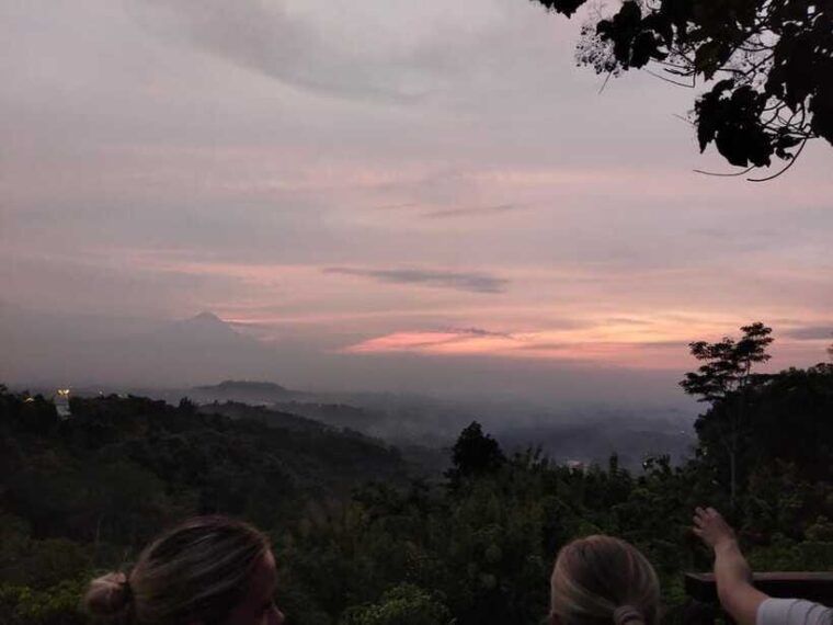 yogyakarta-sunrise-borobudur-prambanan-temple