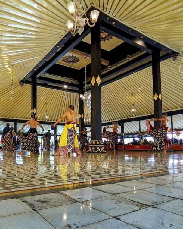 yogyakarta-tailor-made-tour-with-english-speaking-driver