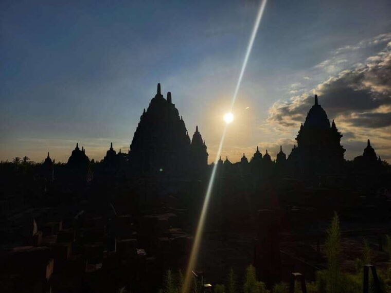 yogyakarta-visit-prambanan-temple-sunset