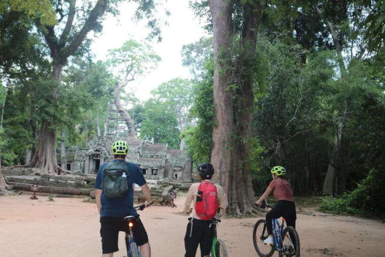 angkor-sunrise-expedition-cycling-through-serene-backroads